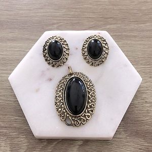 Beautiful Vintage Black Pendant & Clip In Earrings Set